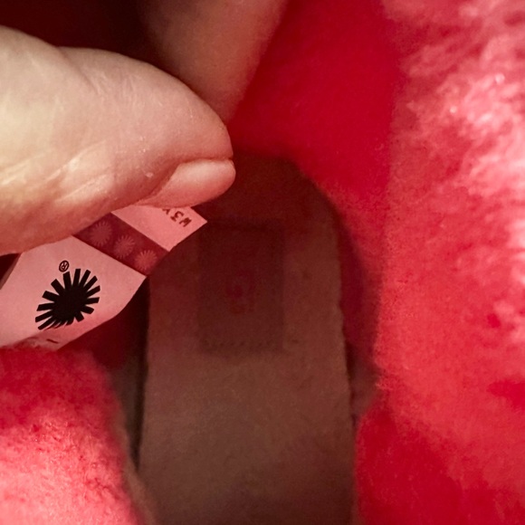 Ugg rain boots with fur inside I tried on in house. In new condition. Retai $250 - Picture 9 of 9